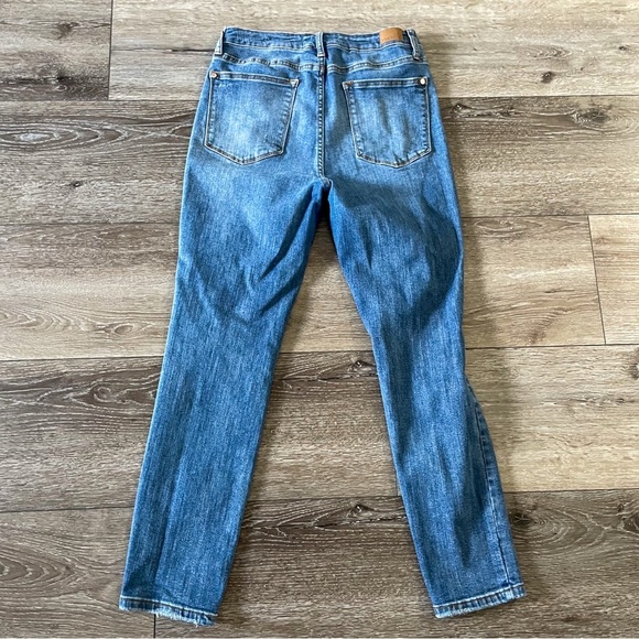 Judy Blue Distressed Relaxed Fit Jeans High Rise Style JB88242 Size 30 - Picture 3 of 11